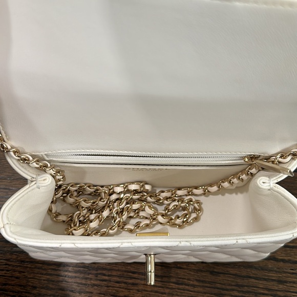 Selling a RARE Chanel Mini Rectangle Crystal Handle in WHITE LAMBSKIN - Picture 15 of 16